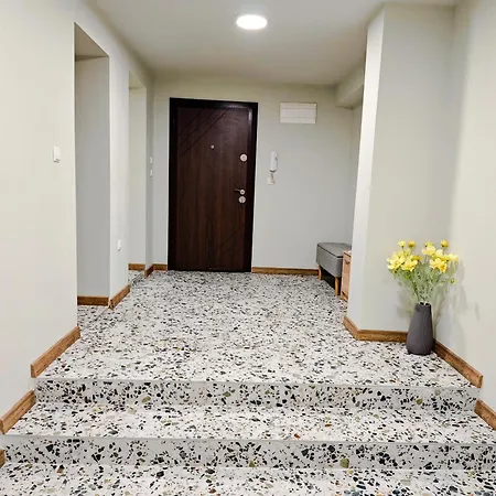 Balkan Tower Luxury Living 2'3 Free Parking アパート