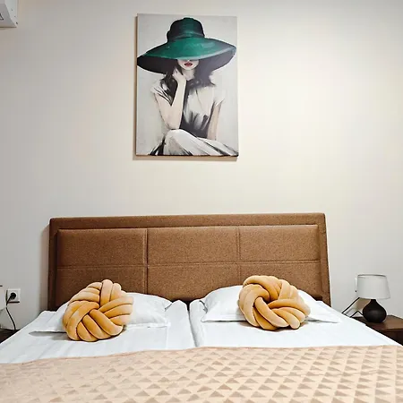 Balkan Tower Luxury Living 2'3 Free Parking アパート